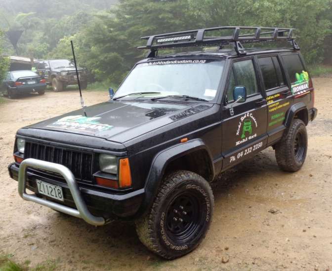 XJ Jeep with Ironman 4x4 nitro lift kit